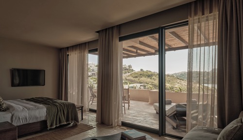 Deluxe Suite