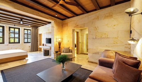 Premium Studio Suite, Valley View