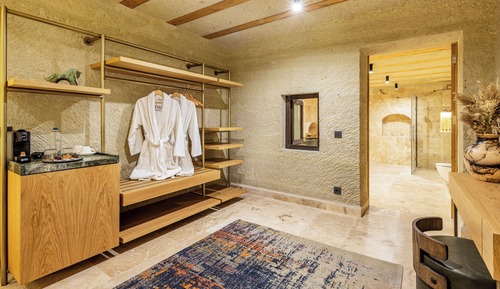 Design Studio Suite, 1 Queen Bed