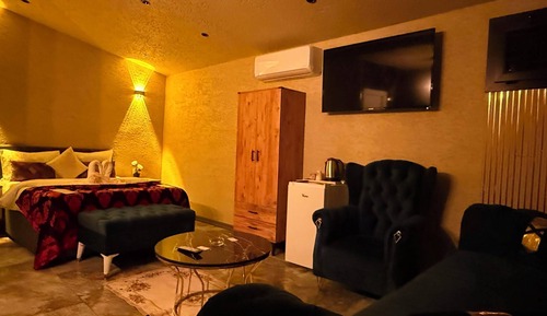 Deluxe Double Room, Bathtub