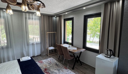 Comfort Room, River View