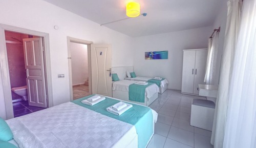 Standard Triple Room, Balcony, Garden View
