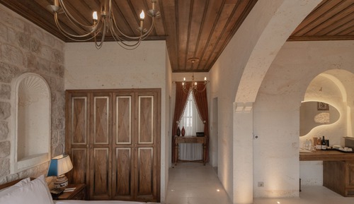 VR203 Stone Arched Honeymoon Suite