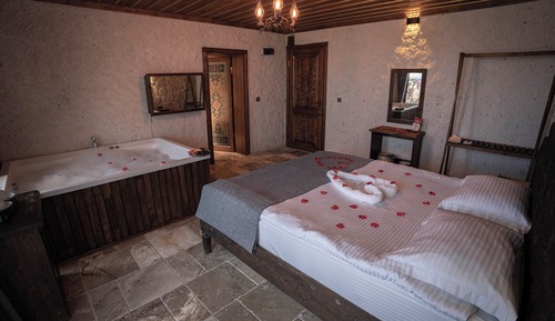 Deluxe Garden Suite