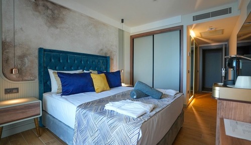 Economy Room