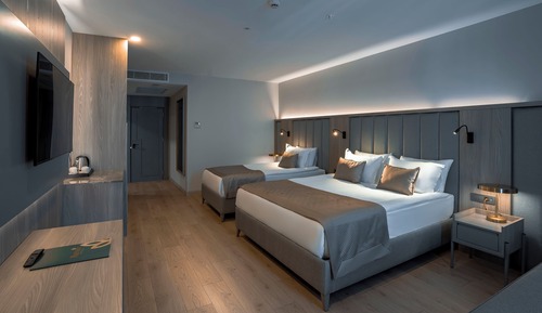 Family Quadruple Room, Pool View