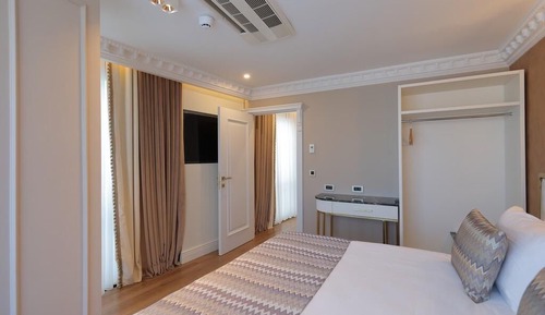 Family Room, 2 Bedrooms