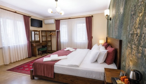 Junior Double or Twin Room, Garden View