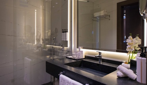 Standard Room, 1 King Bed, Balcony