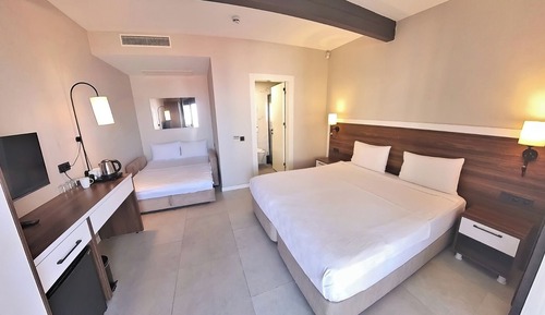 Standard Quadruple Room, Private Bathroom, Sea View
