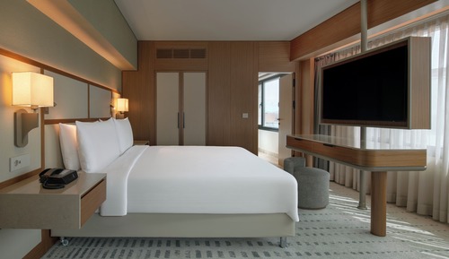 Suite, 1 King Bed, Corner