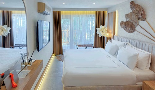 Comfort Room, Garden View