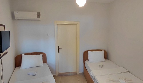 Classic Twin Room, Partial Sea View