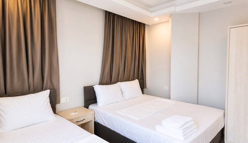 Classic Triple Room, Balcony