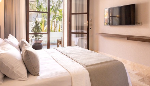 Deluxe Room, Pool View