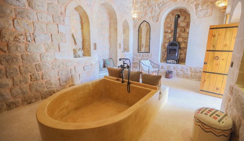 Honeymoon Suite
