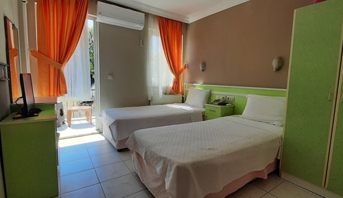 Standard Twin Room, Balcony, Garden View