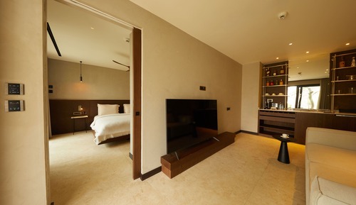  Family Room with Terrace 