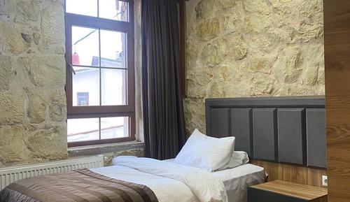 Economy Room, Mountain View