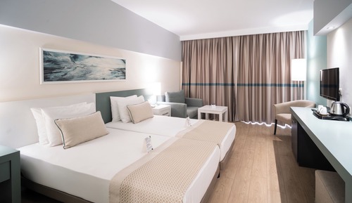 Superior Family Suite Side Sea View