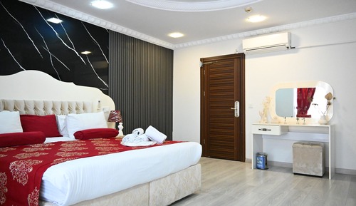 Deluxe Studio Suite