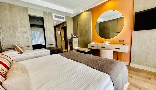 Standard Double Room, Partial Sea View