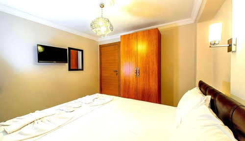 Condo, 2 Bedrooms, Ground Floor