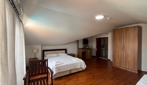 Deluxe Suite, Hill View
