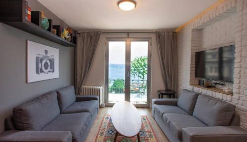 Three-Bedroom Deluxe Apartment