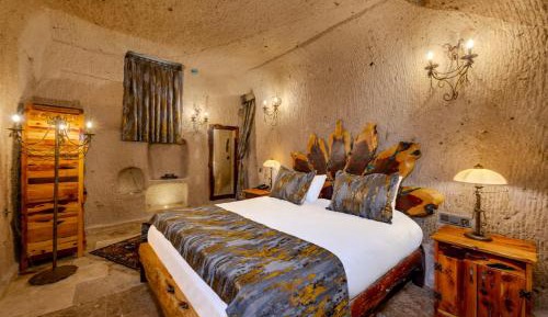 Deluxe Suite with Spa Bath