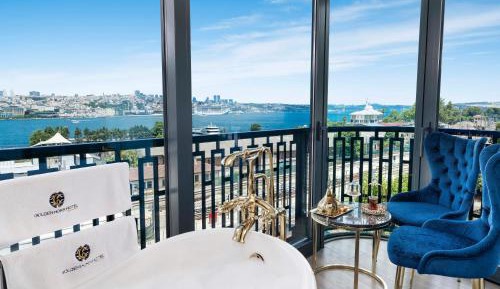 Golden Horn Bosphorus Suite, Bathtub