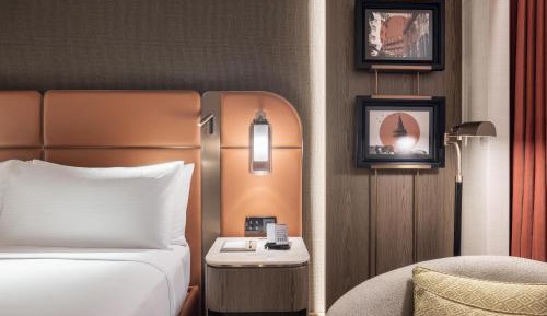 King Deluxe Room with Terminal View