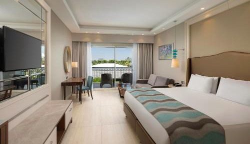 Family Pool Suite Balcony