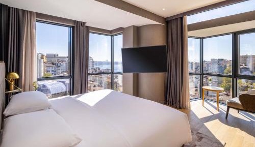 One Bedroom Signature Suite with Terrace and Bosphorus View - Club Millesime Access