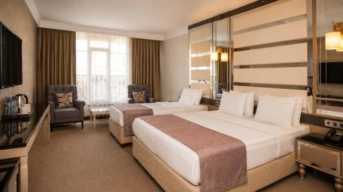 Superior Room With 1 King Bed And 1 Single Bed