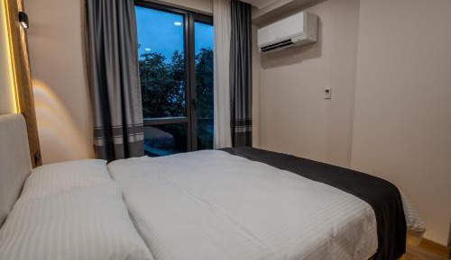 Deluxe Double Room with Side Sea View