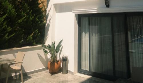 Suite with Pool View