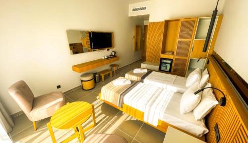 Room #1538514308