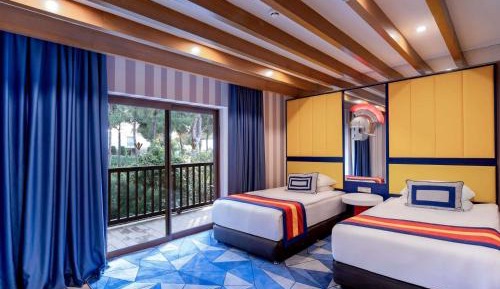 Legendary Pool Suite with Garden View