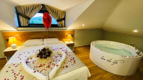 Deluxe Suite with Spa Bath
