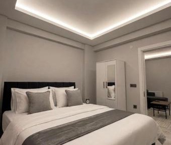 Deluxe Double Room (2 Adults + 1 Child)
