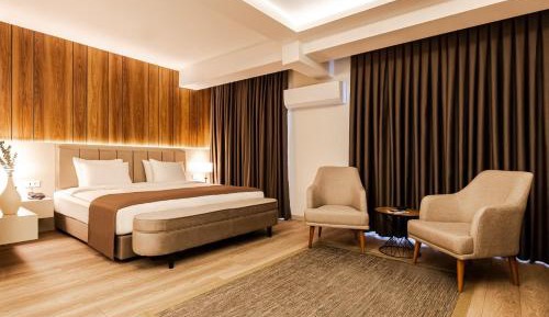 Suite with Hot Tub