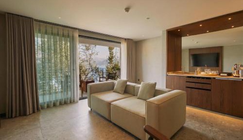 King Suite with Sea View