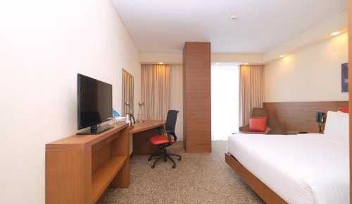 Corner Room - Non-Smoking