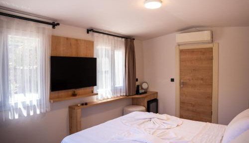 Bungalow (2 Adults)