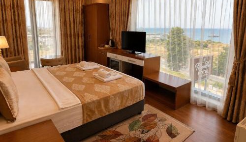 Deluxe Double Room with Balcony and Sea View