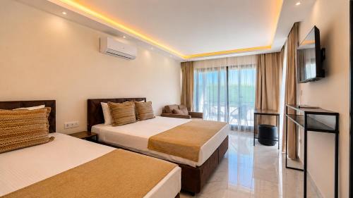 Triple Room with City View