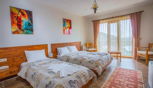 Family Room (3 Adults)