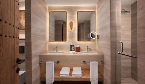 Spa King Suite with Mountain View/Balcony/Fireplace