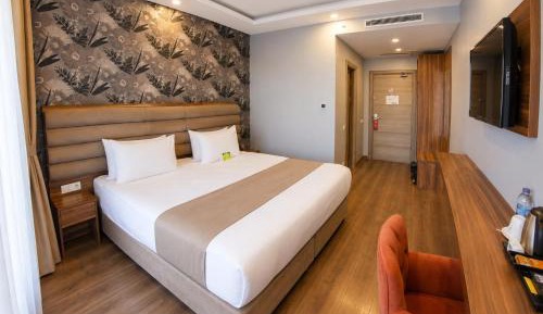 Trendy Room with Queen Size Bed